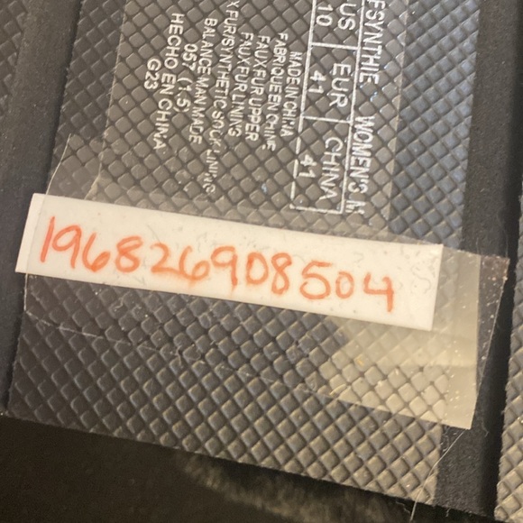 Fur slip on Guess shoes - Picture 3 of 6